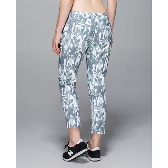 Lululemon Jet Crop Slim Trouser in Mini Prickly Pear White Multi / White - Picture 3 of 13